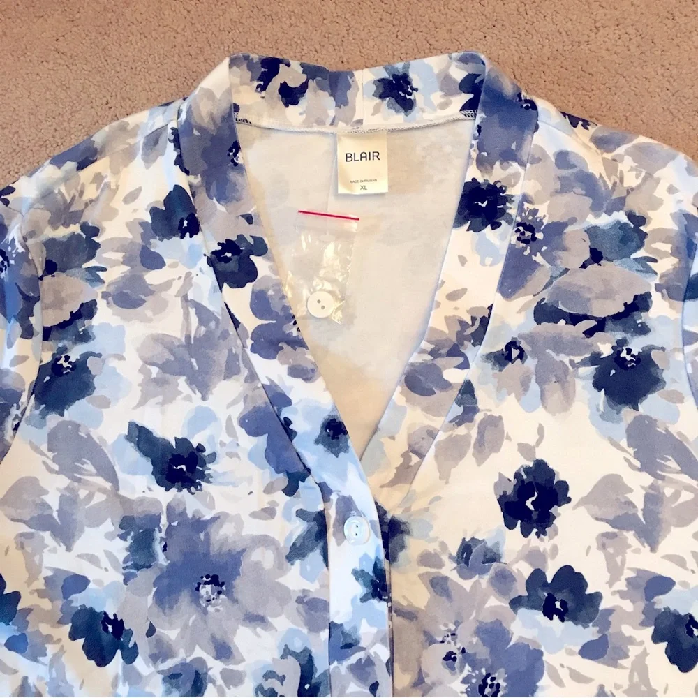 Blair Light Weight Cardigan Jacket Size XL White Blue Floral Pockets Cottage